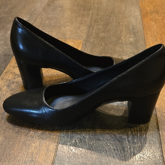 Aerosole Leather Pumps - Picture 3 of 8